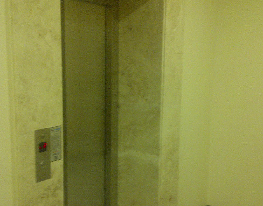 Elevator Camb, Windowsill